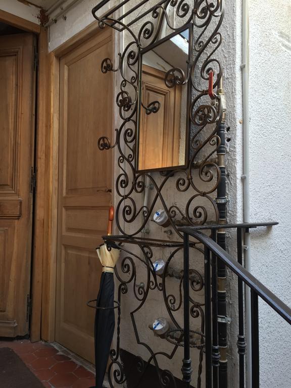 Light Filled Penthouse In Old Antibes. Heart Of The Rivieraアパートメント エクステリア 写真