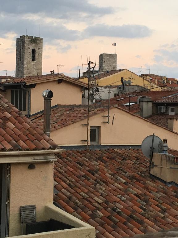 Light Filled Penthouse In Old Antibes. Heart Of The Rivieraアパートメント エクステリア 写真