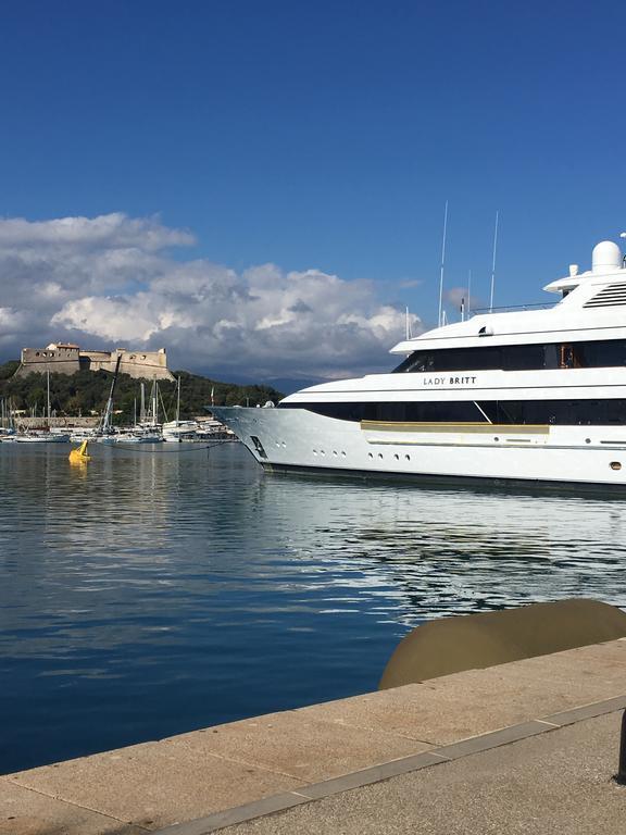 Light Filled Penthouse In Old Antibes. Heart Of The Rivieraアパートメント エクステリア 写真
