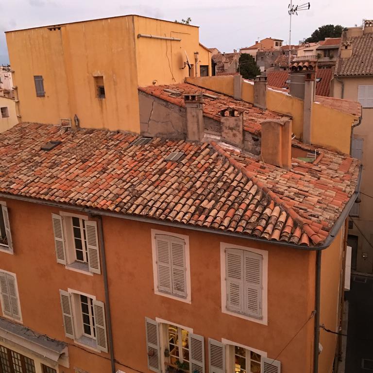 Light Filled Penthouse In Old Antibes. Heart Of The Rivieraアパートメント エクステリア 写真