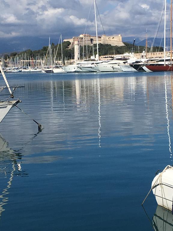 Light Filled Penthouse In Old Antibes. Heart Of The Rivieraアパートメント エクステリア 写真