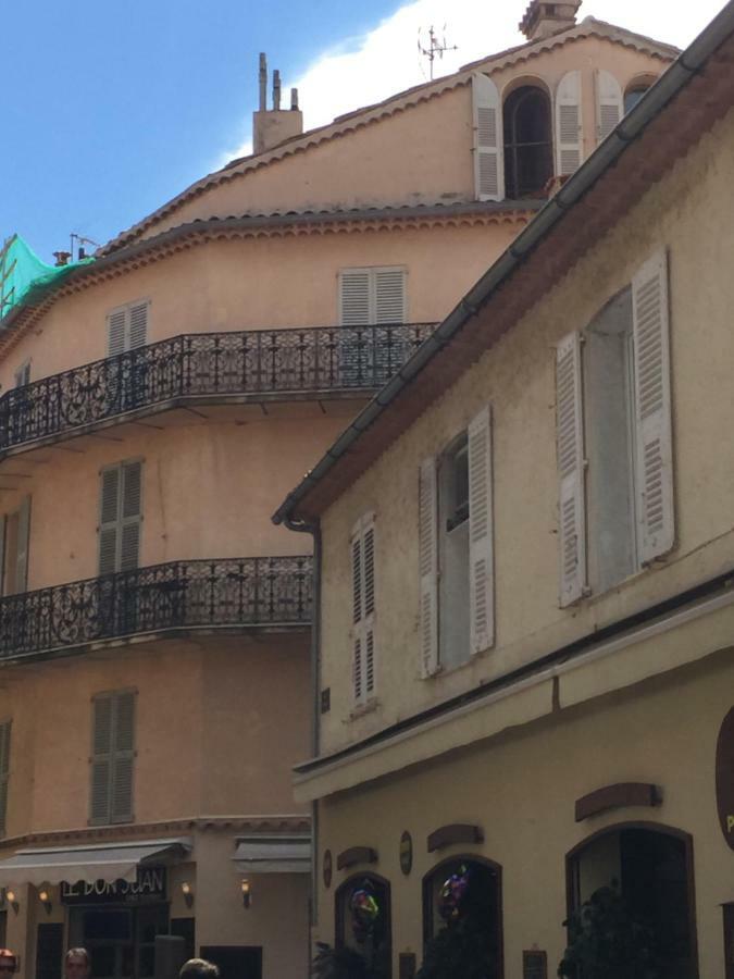 Light Filled Penthouse In Old Antibes. Heart Of The Rivieraアパートメント エクステリア 写真