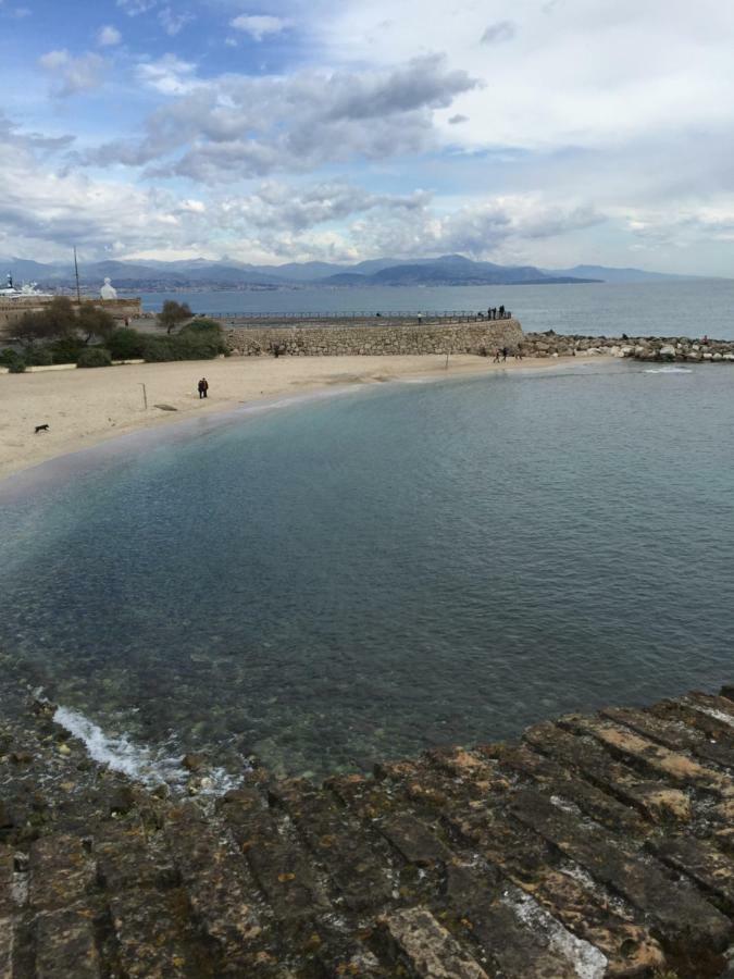 Light Filled Penthouse In Old Antibes. Heart Of The Rivieraアパートメント エクステリア 写真