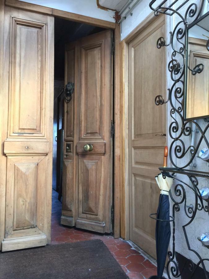 Light Filled Penthouse In Old Antibes. Heart Of The Rivieraアパートメント エクステリア 写真